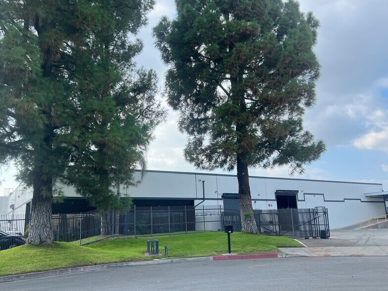 More Photos Of 1920 S Augusta Ct, Ontario Warehouse For Lease