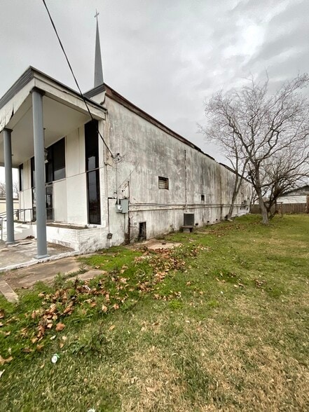 More Photos Of 609 Oak St, La Marque Warehouse For Sale