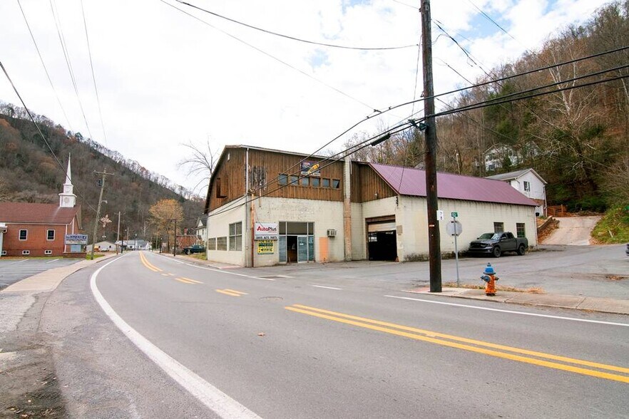 More Photos Of 1002 Guyandotte Ave, Mullens Storefront For Sale
