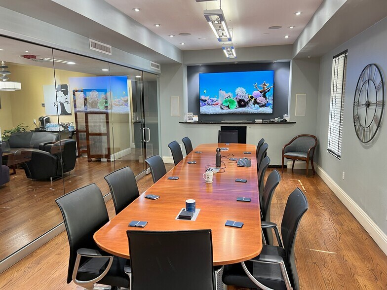 More Photos Of 350 E Pine St, Orlando Coworking Space