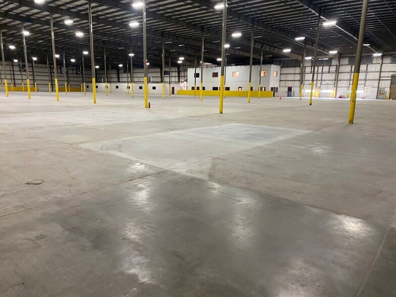 More Photos Of 212 Burlington Rd, Shannon Distribution For Lease