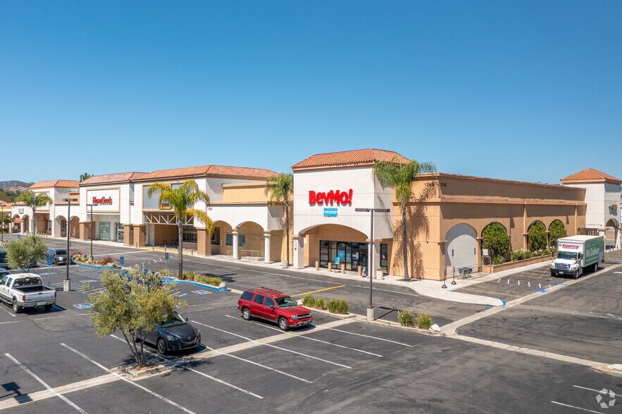 More Photos Of 1348-1366 W Valley Pky, Escondido Unknown For Lease