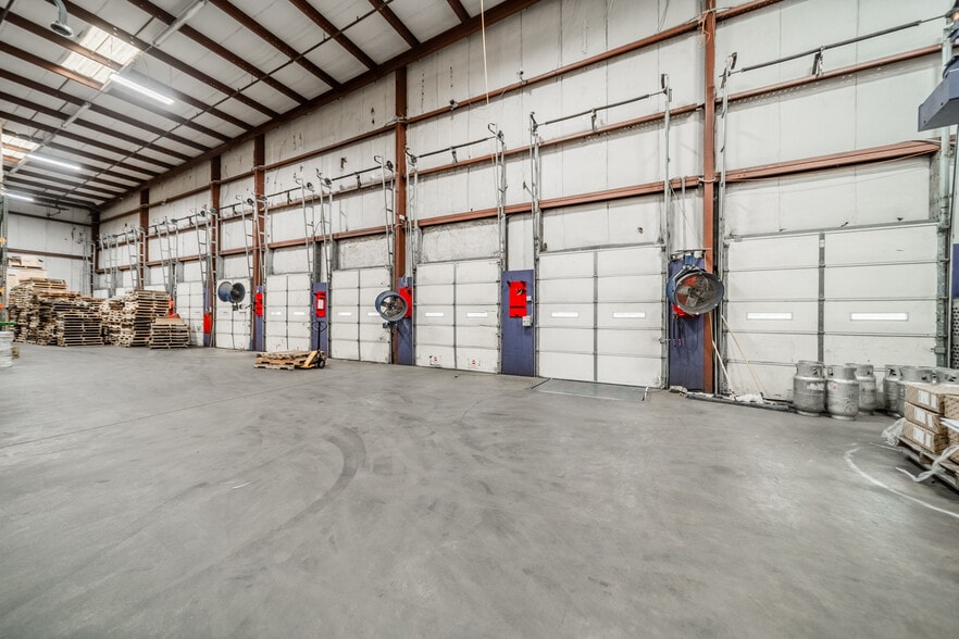 More Photos Of 129 Dupree St, Charlotte Distribution For Lease