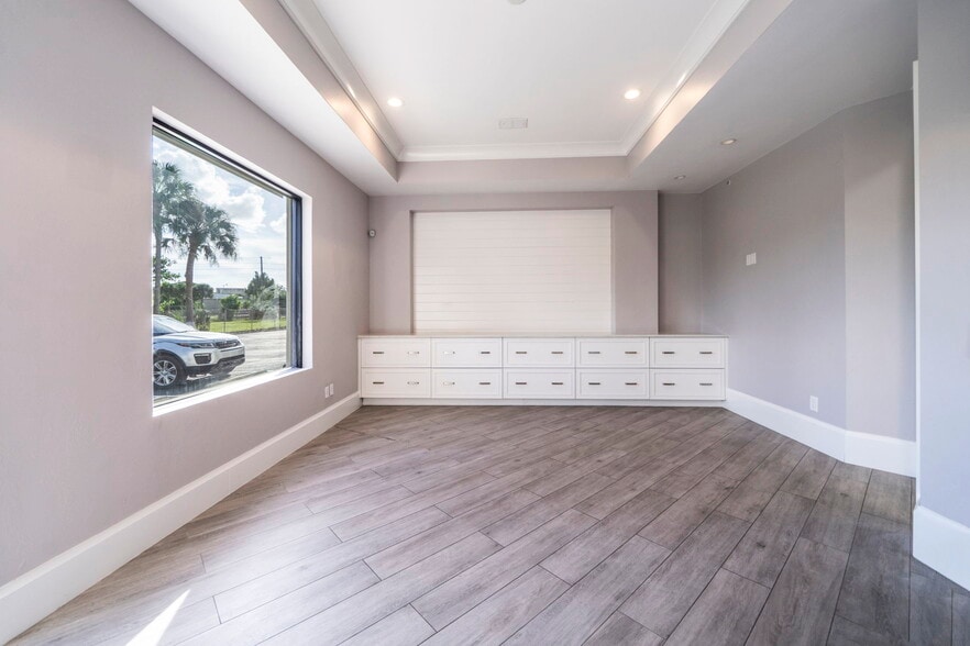 More Photos Of 24551 Production Cir, Bonita Springs Showroom For Lease