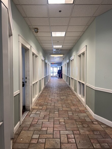 More Photos Of 1006-1008 Main St, Branford Storefront Retail Office For Lease