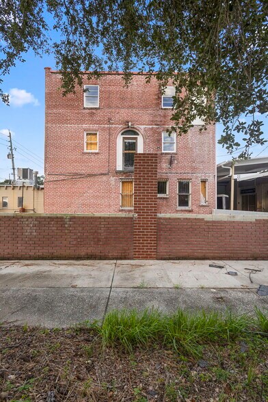 More Photos Of 204 Magnolia St, New Smyrna Beach Restaurant For Sale