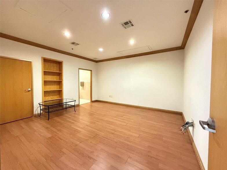 More Photos Of 5208 Village Creek Dr, Plano Office For Sale