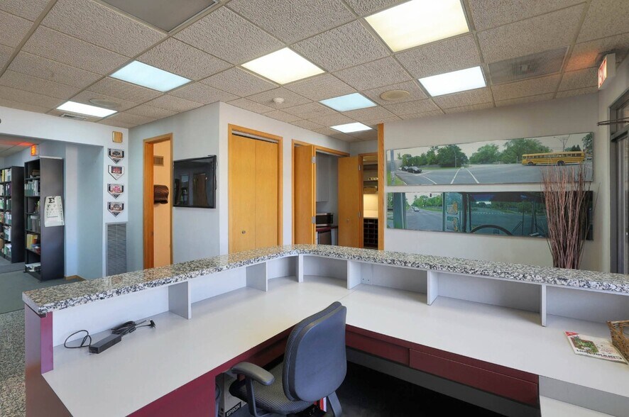 More Photos Of 5901 Lincoln Ave, Morton Grove Office For Sale