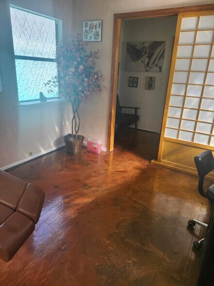 More Photos Of 424 Grand Ave, Bacliff Office For Sale