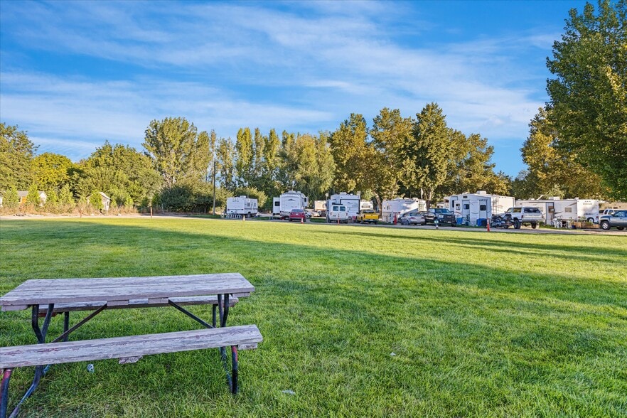 More Photos Of 807 N Franklin Blvd, Nampa Specialty For Sale