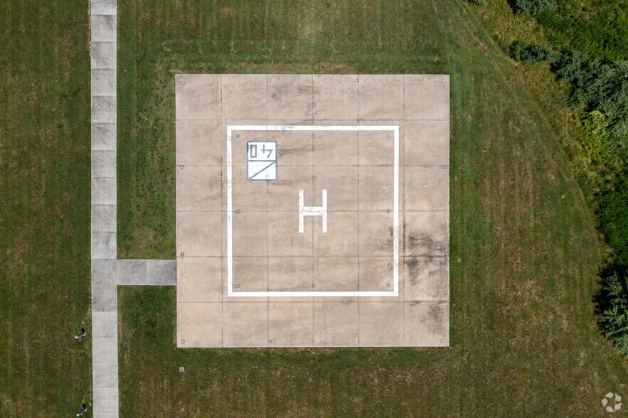 More Photos Of 201 Resting Tree Dr, Bristol Office For Lease