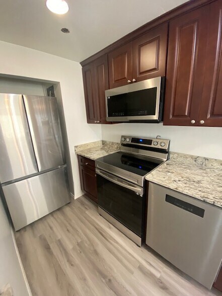 More Photos Of 110 NW 39th St, Seattle Apartments For Sale