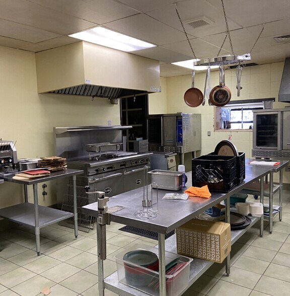 More Photos Of 486 Hill St, Green Lake Office For Sale