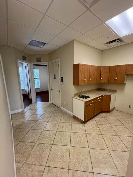 More Photos Of 2800 Davis Blvd, Naples Office For Lease