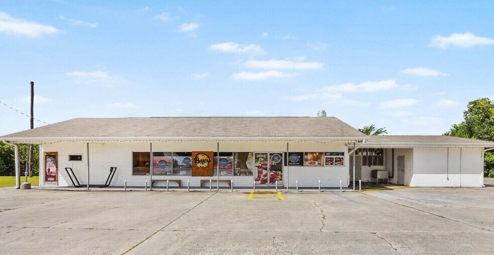 More Photos Of 8320 Highway 308, Lockport Restaurant For Lease