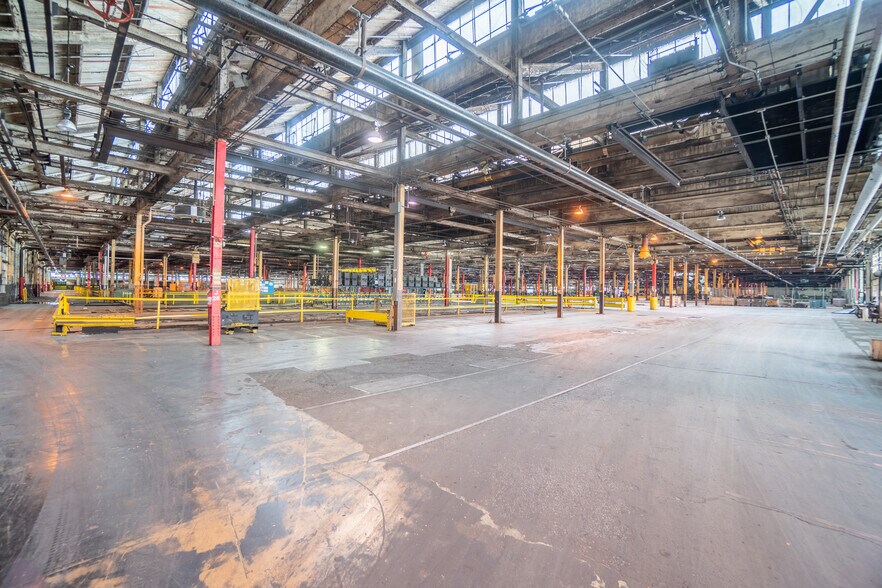 More Photos Of 922 E Meighan Blvd, Gadsden Manufacturing For Lease