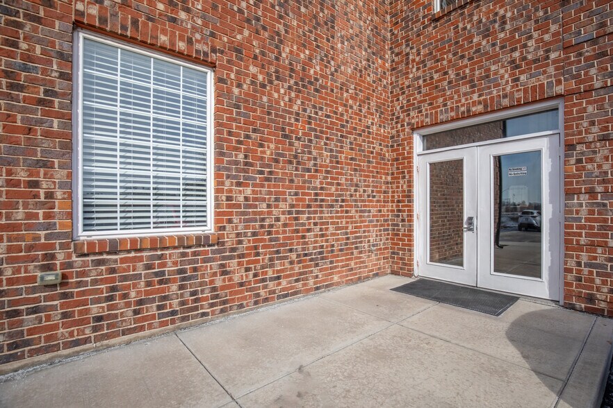 More Photos Of 4171 Crescent Dr, Saint Louis Loft Creative Space For Lease