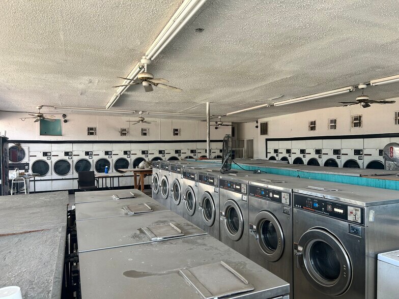 More Photos Of 5602 Cavalcade St, Houston Storefront For Sale