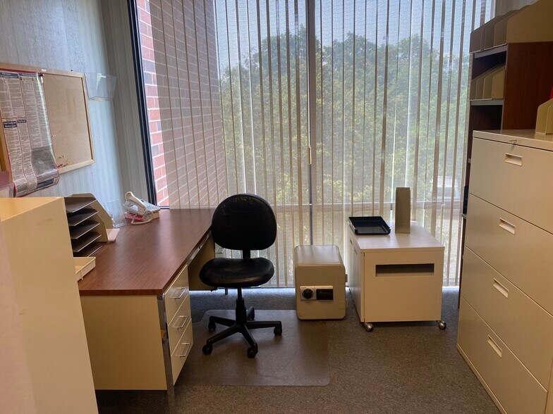 More Photos Of 28 Lord Rd, Marlborough Office For Lease