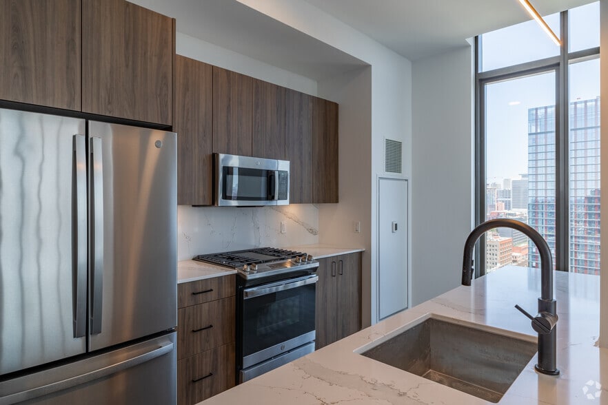More Photos Of 161 N May St, Chicago Apartments For Lease