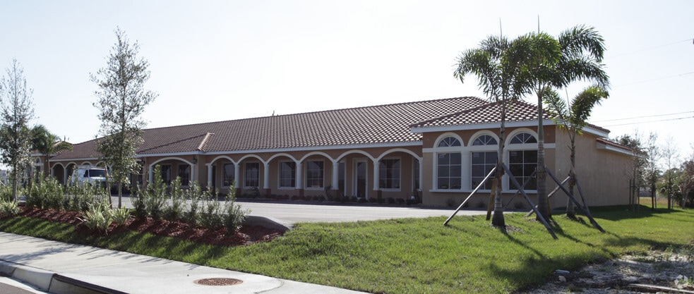 Primary Photo Of 618 SW 3rd St, Cape Coral Office For Lease
