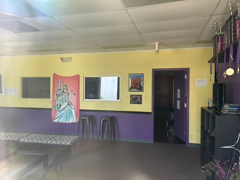 More Photos Of 8300 Whitesburg Dr, Huntsville Loft Creative Space For Sale