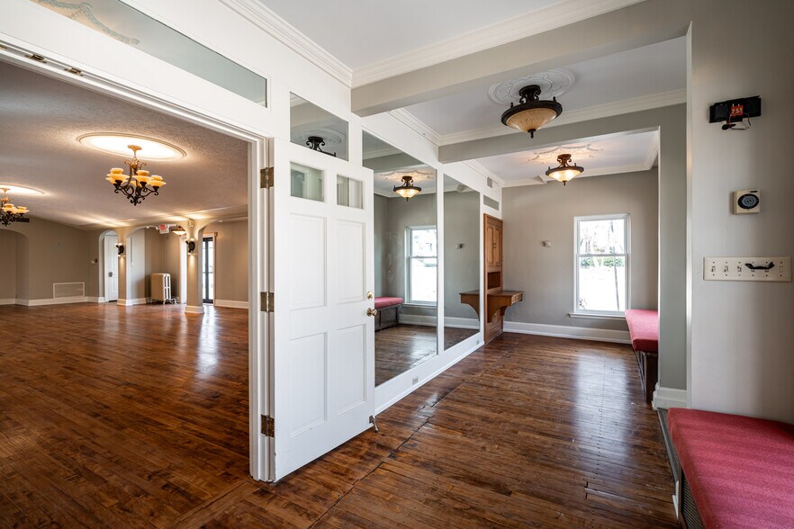 More Photos Of 3701 E Layton Ave, Cudahy Storefront Retail Residential For Sale