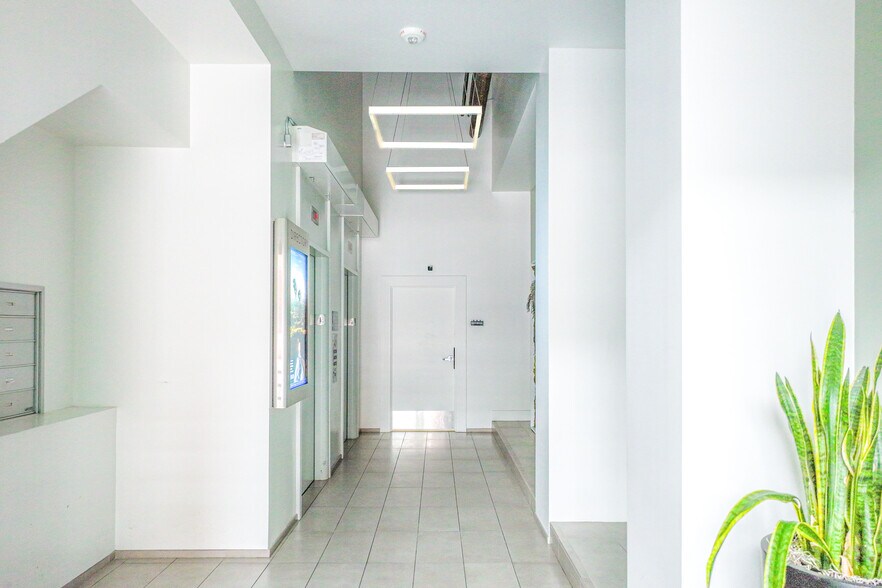 More Photos Of 1700 Broadway, Oakland Office For Lease