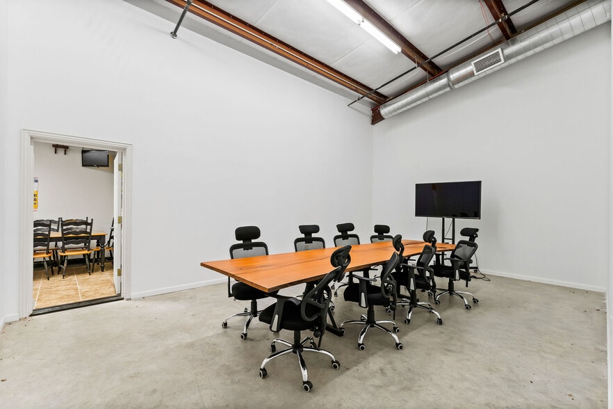 More Photos Of 28925 Nichols Sawmill Rd, Magnolia Warehouse For Lease