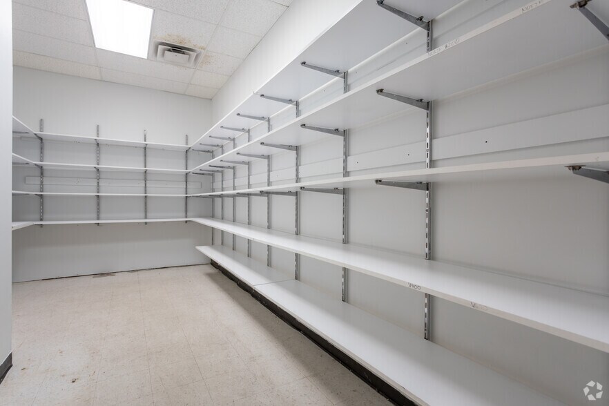 More Photos Of 1701 Rollins Way, Columbus Freestanding For Sale