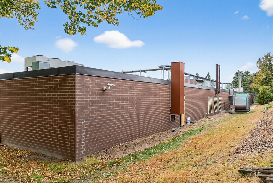 More Photos Of 601 2nd Ave S, Hopkins Office For Lease