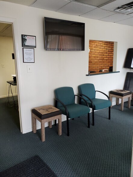 More Photos Of 69-73 N Broadway St, Des Plaines Medical For Lease