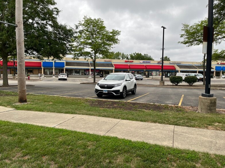 More Photos Of 250-294 Mchenry Rd, Wheeling Unknown For Lease