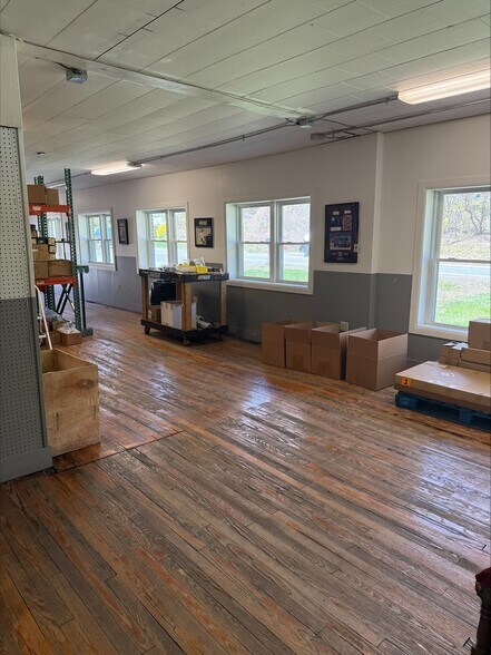 More Photos Of 271 Litchfield Rd, Harwinton Manufacturing For Sale