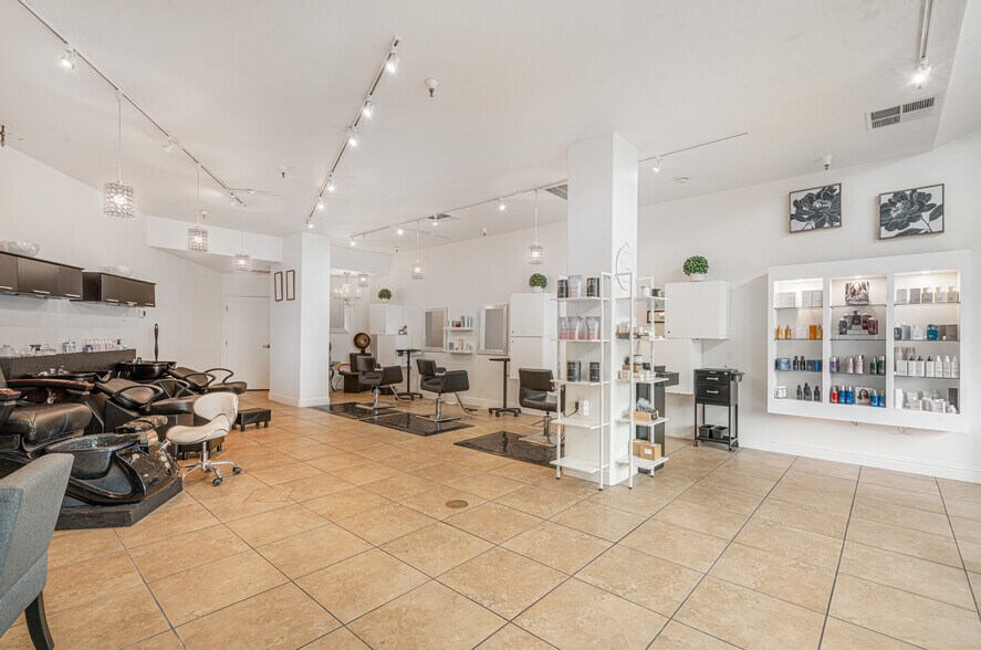 More Photos Of 9071 Windsor Rd, Windsor General Retail For Lease