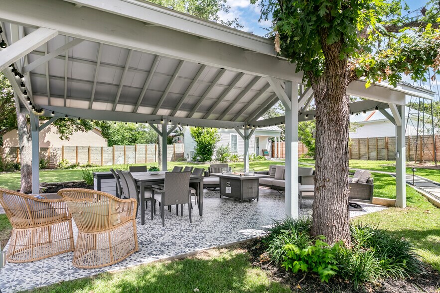 More Photos Of 508 N Orange St, Fredericksburg Specialty For Sale