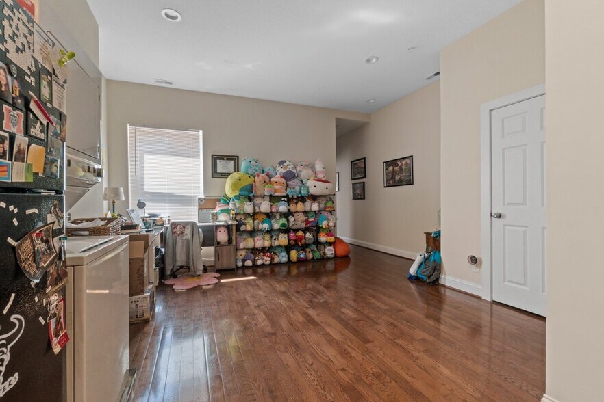 More Photos Of 2740 Saint Paul St, Baltimore Apartments For Sale