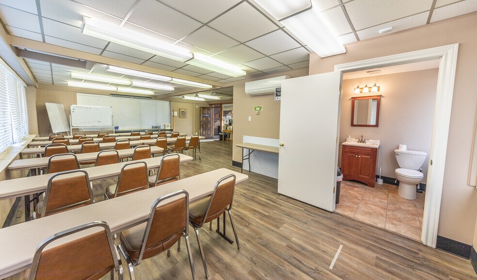 More Photos Of 5 Briercroft Office Park, Lubbock Office For Sale