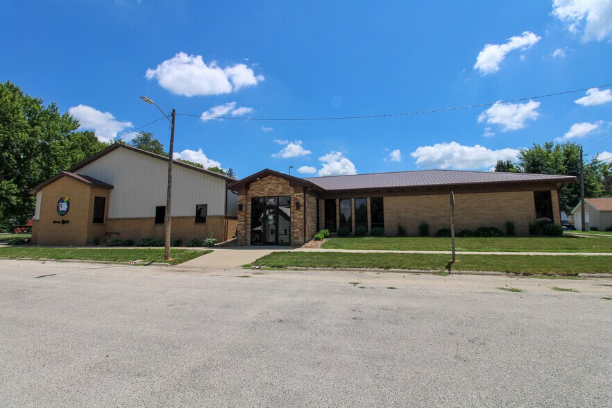 More Photos Of 100 E 3rd St, Galva Office For Sale