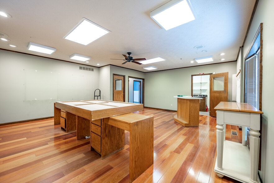 More Photos Of 814 E Washington St, Greencastle Medical For Sale