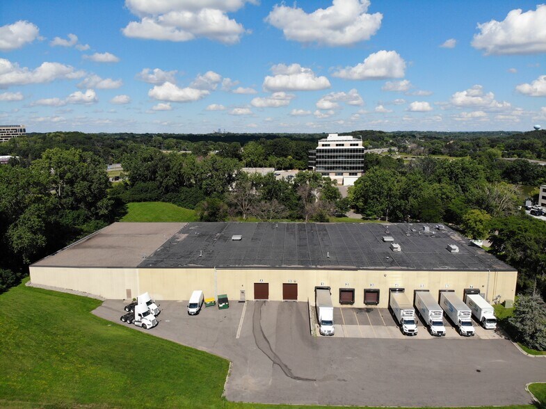 More Photos Of 10100 Crosstown Cir, Eden Prairie Warehouse For Sale