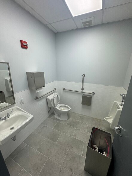 More Photos Of 212 28th St, Brooklyn Warehouse For Lease