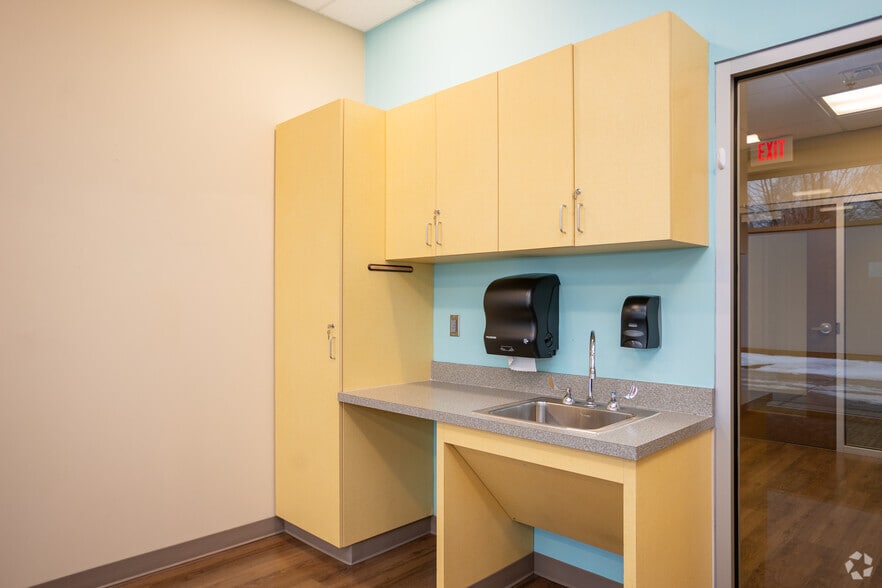 More Photos Of 5301 Wilkinson Blvd, Charlotte Freestanding For Lease