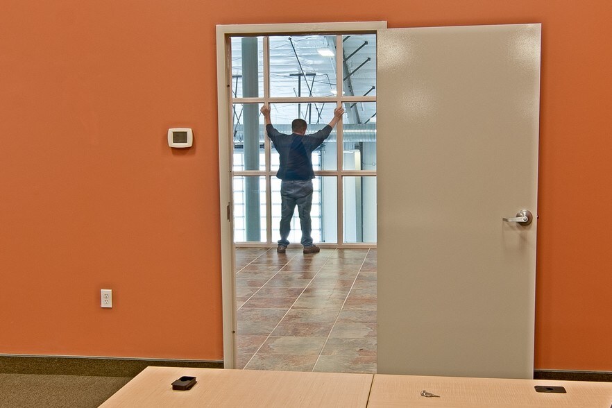 More Photos Of 225 Hess Rd, Grasonville Light Distribution For Sale