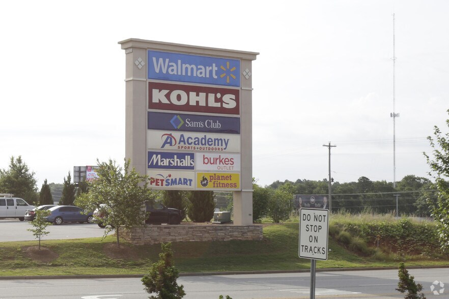 More Photos Of 225 Rolling Hills Cir, Easley Storefront Retail Office For Lease