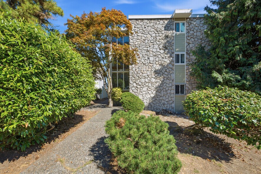 More Photos Of 3600 25th Ave W, Seattle Apartments For Sale