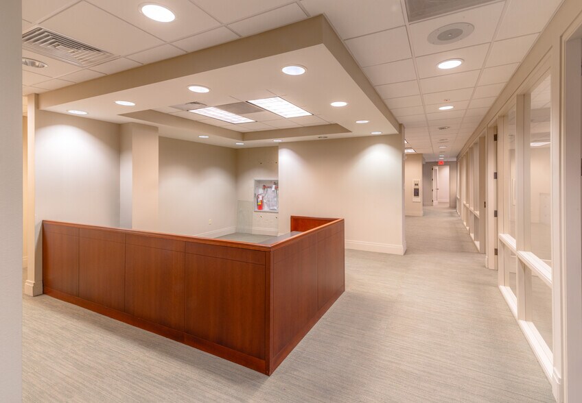 More Photos Of 5240 Poplar Ave, Memphis Office For Lease