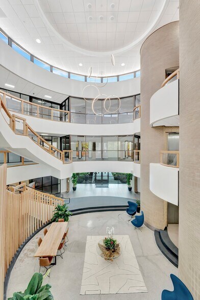 More Photos Of 4904 Eisenhower Blvd, Tampa Office For Lease