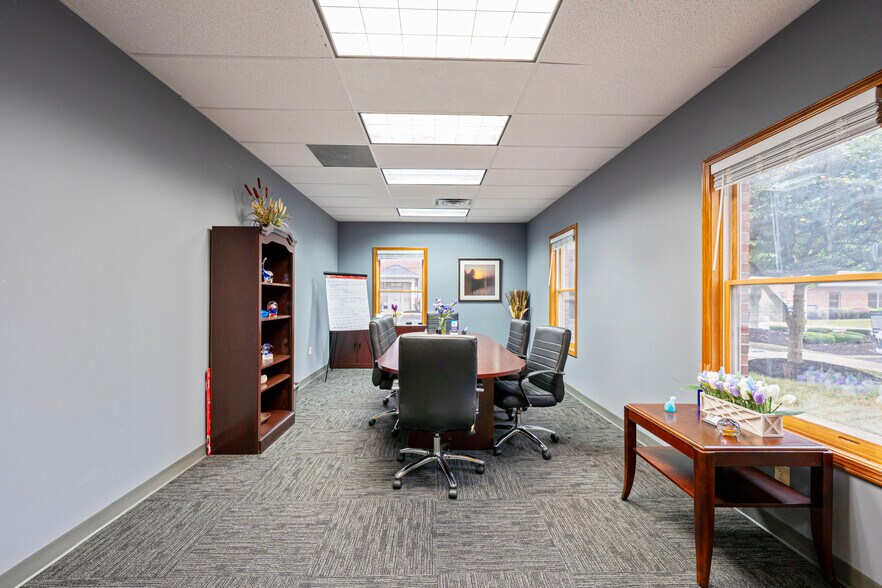 More Photos Of 124 Dorchester Sq, Westerville Office For Sale