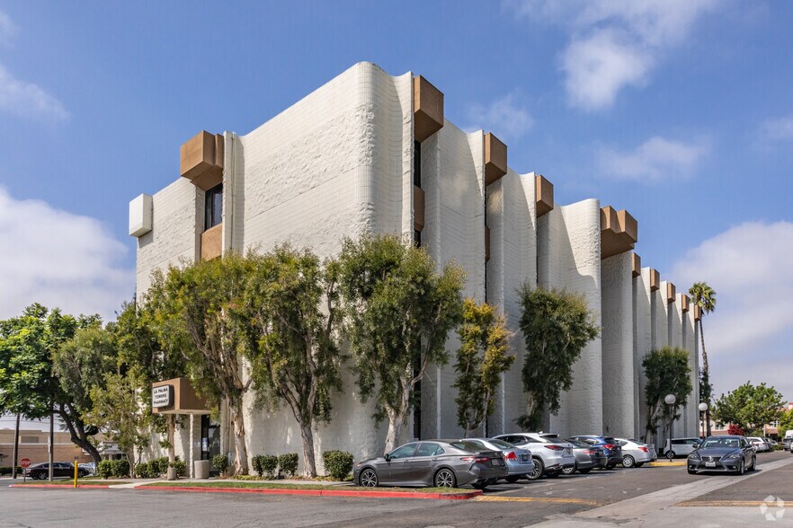 More Photos Of 5451 La Palma Ave, La Palma Medical For Lease